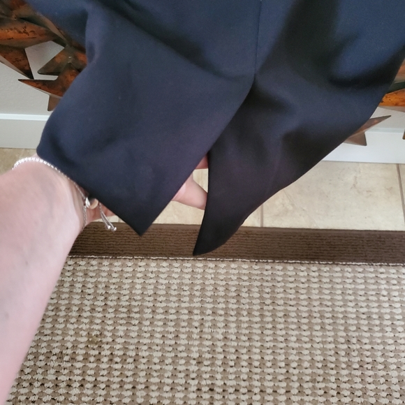 Simple little black Dress. - Picture 4 of 4